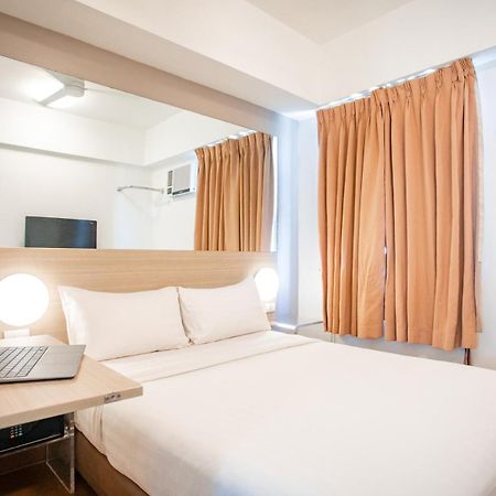 Отель Red Planet Makati Avenue Manila Макати Экстерьер фото