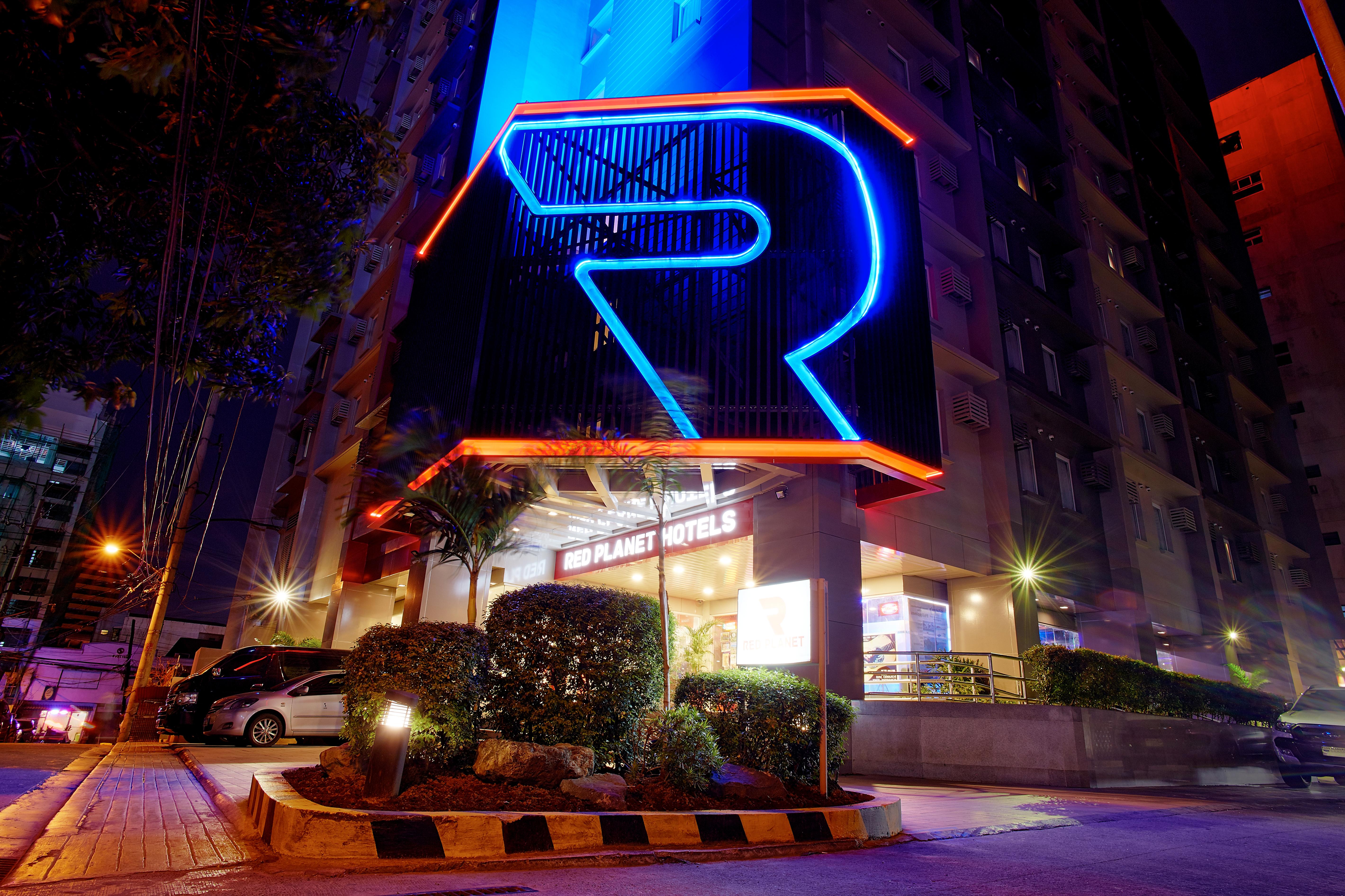 Отель Red Planet Makati Avenue Manila Макати Экстерьер фото